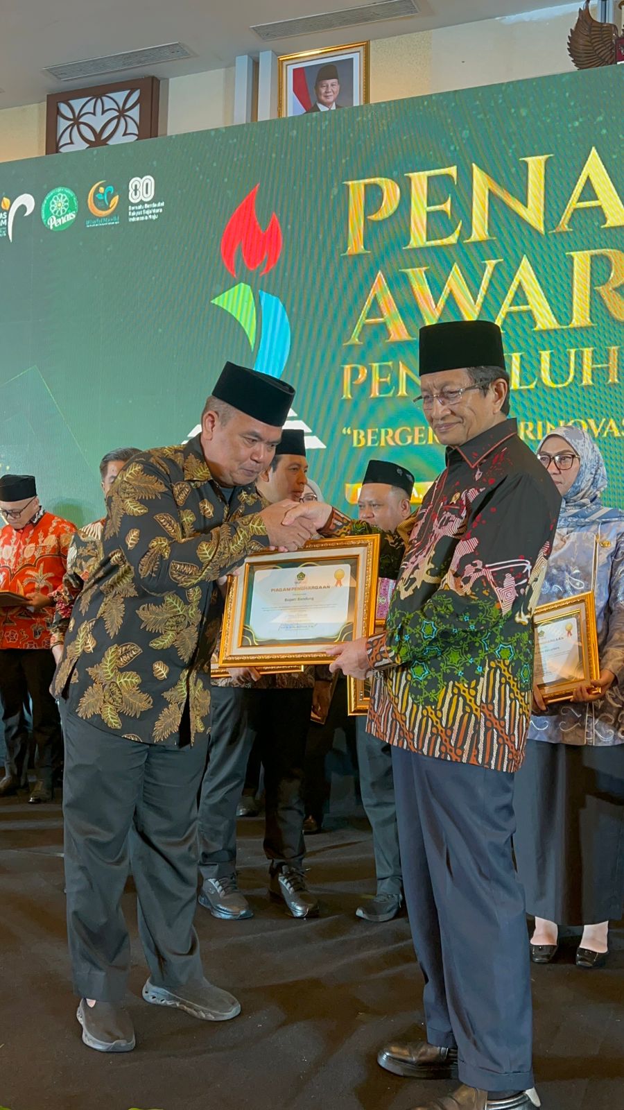 Bupati Bandung Raih Penghargaan dari Menteri Agama Prof. Dr. Nasaruddin Umar